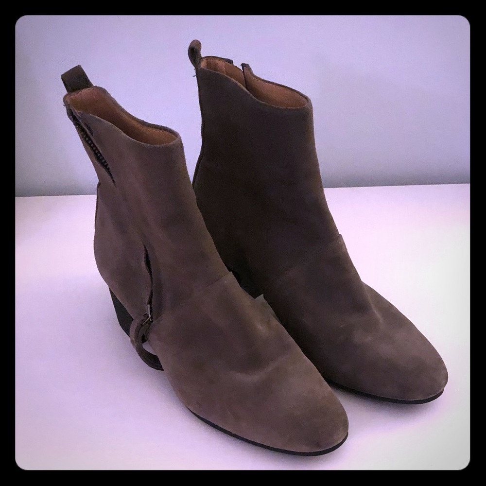 Suede boots